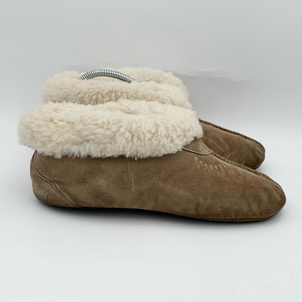 Womans Cozy Tan Suede Slippers with Cream Fur Lining unbranded size 10/10.5